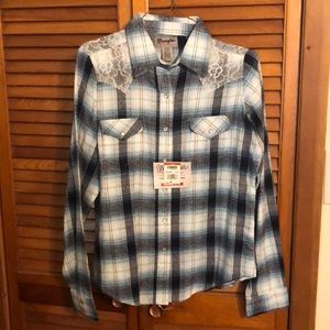 Women’s long sleeve flannel with lace detail